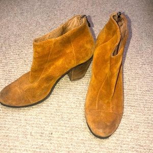 Vince Camino Suede Ankle bootie